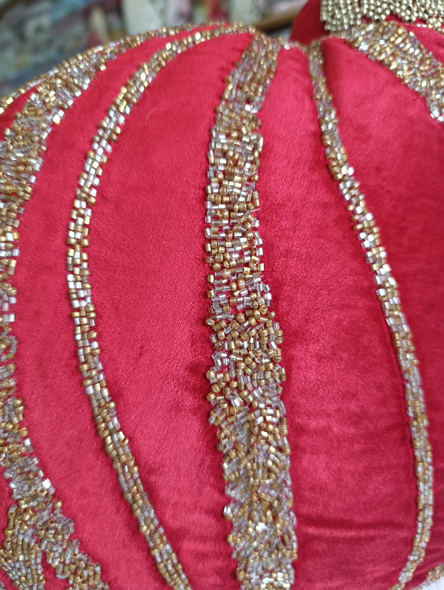 Cojín Decorativo Navideño Esfera de Navidad Rojo y Dorado - Imagen 6